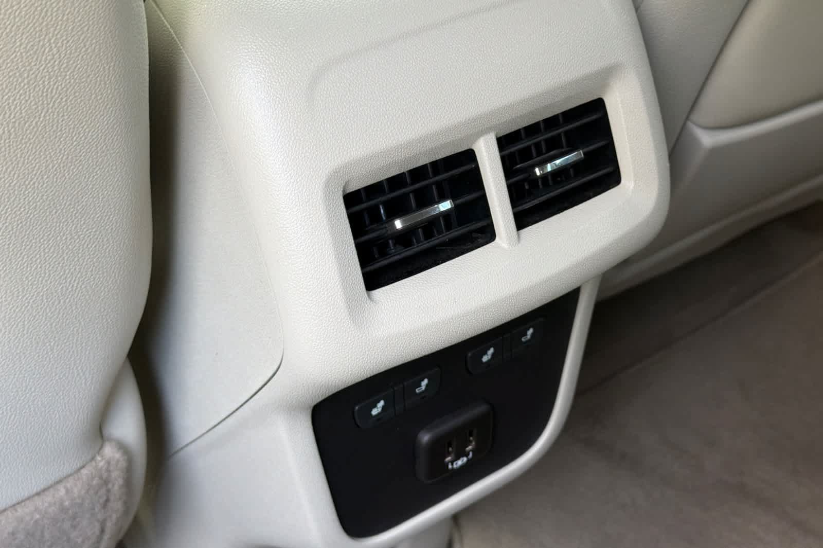 Used 2020 GMC Terrain Denali w/ Denali Premium Package FWD image 14