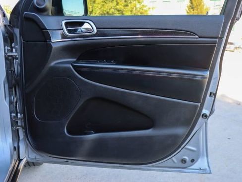 Used 2018 Jeep Grand Cherokee Limited image 9