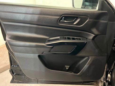 Used 2024 Nissan Pathfinder SV AWD/4WD image 14