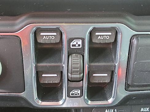 Used 2019 Jeep Wrangler Unlimited Sahara w/ Quick Order Package 24M Moab AWD/4WD image 27