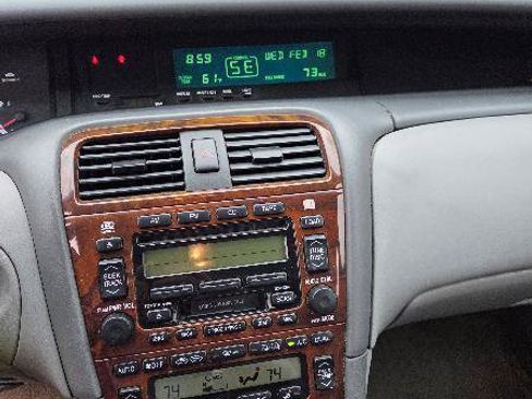 Used 2001 Toyota Avalon XL image 10