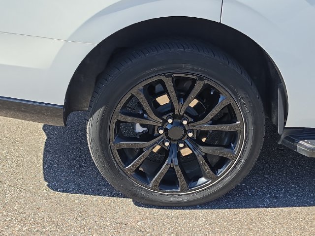 Used 2022 Ford Expedition Limited RWD image 5
