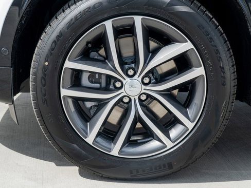 Used 2025 Land Rover Discovery Sport Dynamic SE image 11