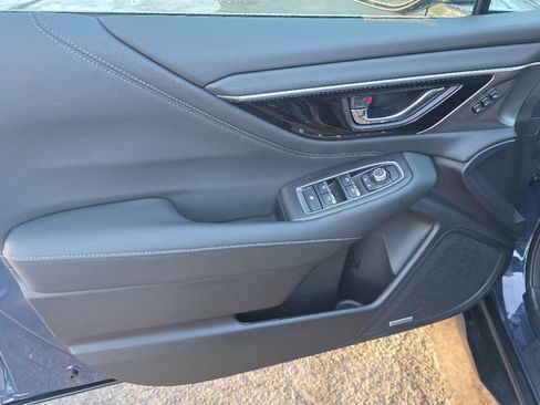 Used 2025 Subaru Outback Limited image 33