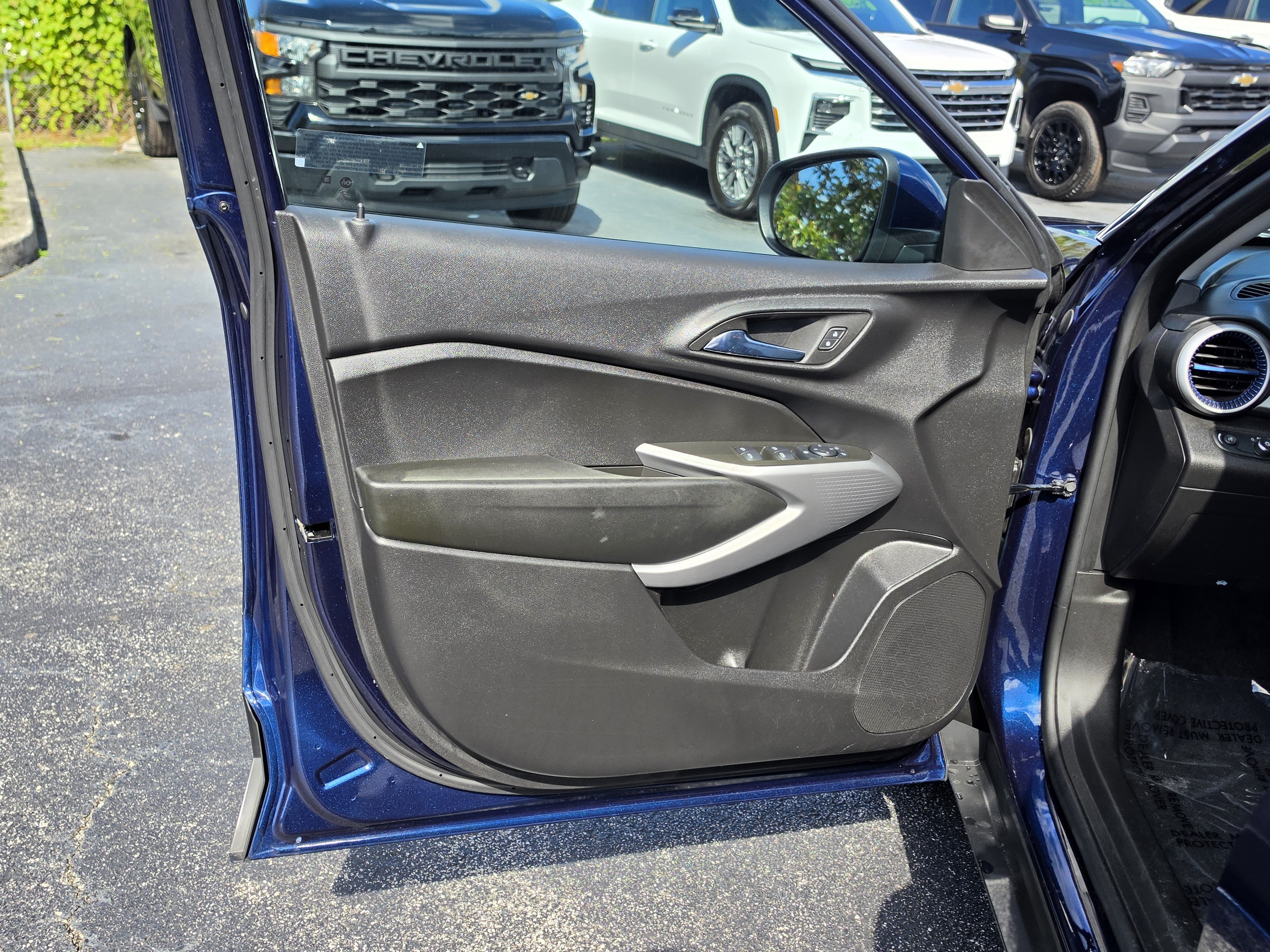 Certified 2024 Chevrolet Trax LS w/ LS Convenience Package FWD image 15