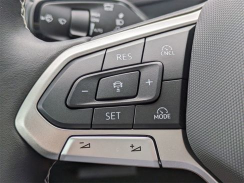 New 2025 Volkswagen Tiguan SE image 24