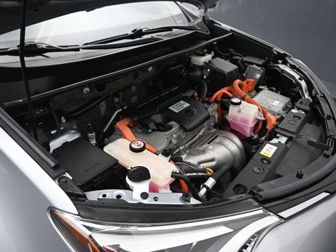 Used 2018 Toyota RAV4 Limited AWD/4WD image 50