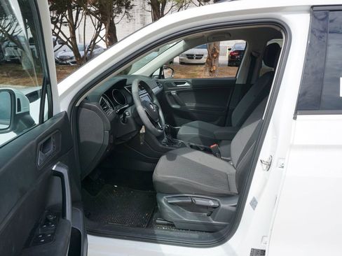 Used 2021 Volkswagen Tiguan S image 2