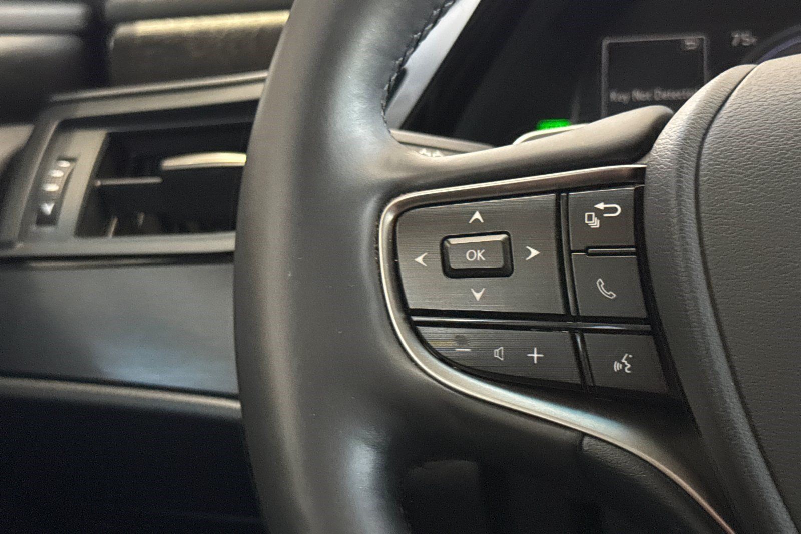 Certified 2023 Lexus ES 300h w/ Premium Package FWD image 29