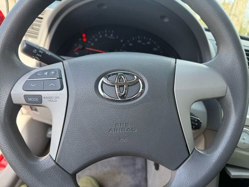 Used 2011 Toyota Camry LE image 17