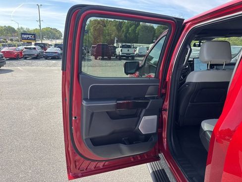 Used 2025 Ford F150 Lightning Platinum image 31