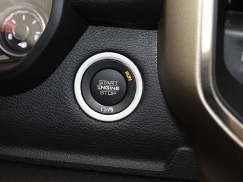 Used 2020 RAM 1500 Laramie AWD/4WD image 32