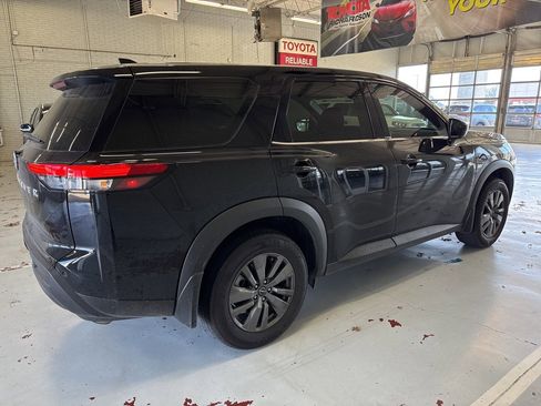 Used 2024 Nissan Pathfinder S w/ Cargo Package image 3