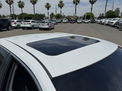 Used 2017 Toyota Camry SE w/ Moonroof Package FWD image 12