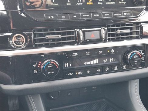 Used 2024 Nissan Pathfinder Platinum image 19