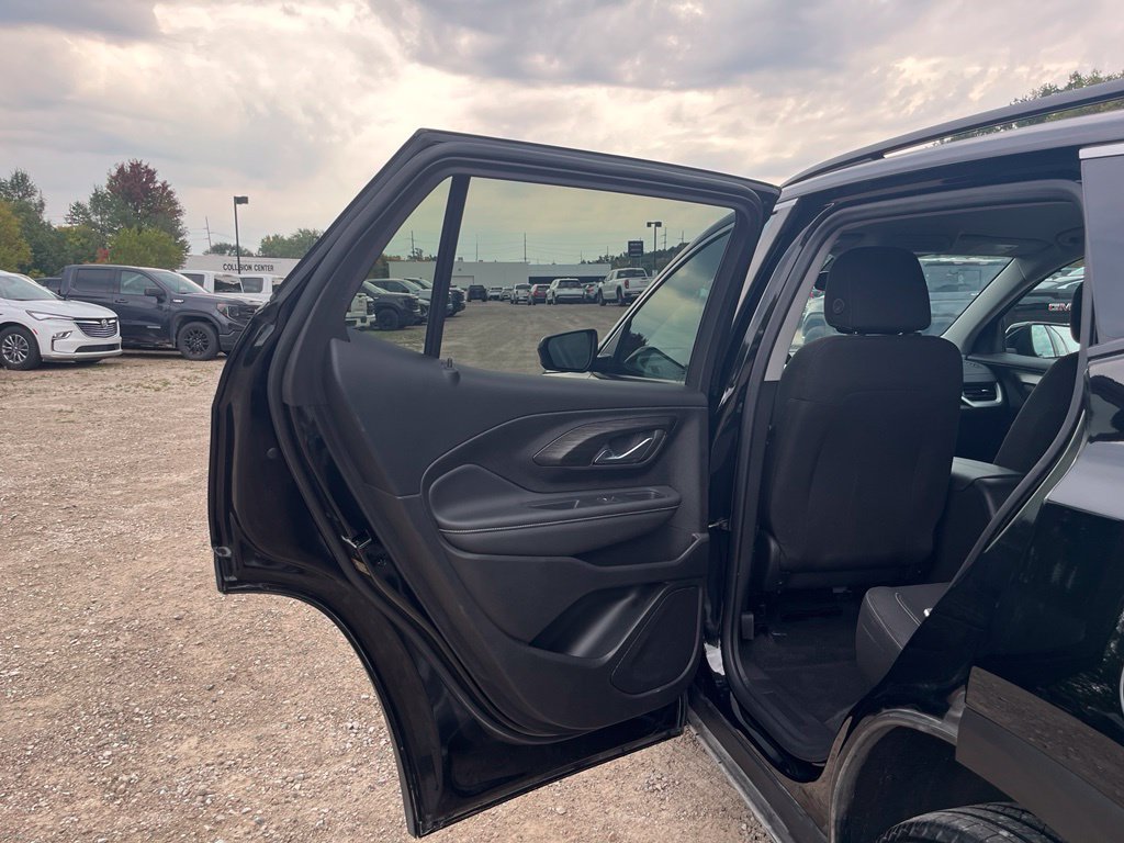 Used 2024 GMC Terrain SLE w/ Driver Convenience Package FWD image 30