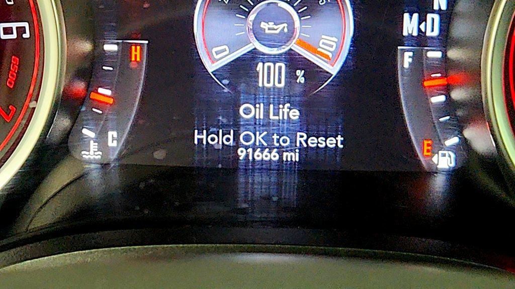 Used 2015 Dodge Challenger SXT RWD image 14
