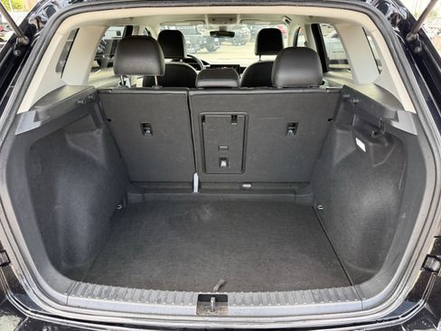 Used 2025 Volkswagen Taos SE FWD image 30