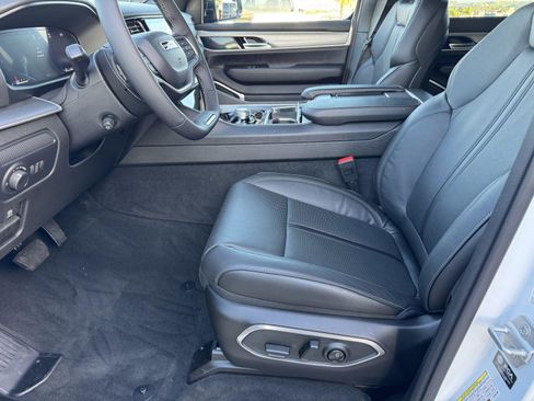 New 2026 Jeep Grand Wagoneer 4WD w/ 8-Passenger Seating Package image 18