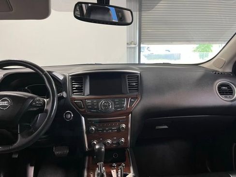 Used 2017 Nissan Pathfinder Platinum w/ Midnight Edition Package FWD image 20