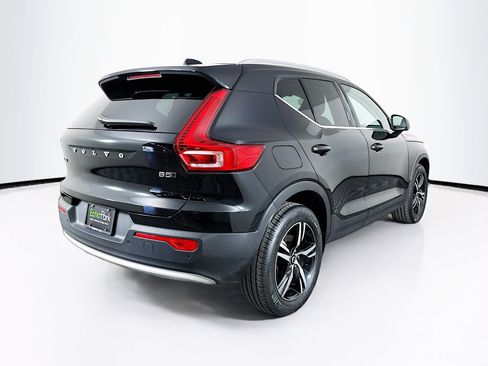 Used 2025 Volvo XC40 B5 Core image 9