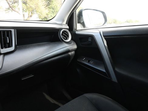 Used 2017 Toyota RAV4 LE image 8