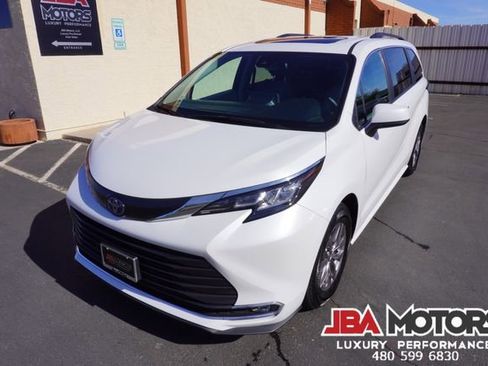 Used 2023 Toyota Sienna XLE image 19