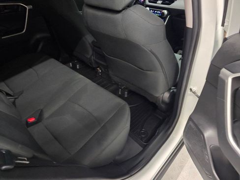 Used 2021 Toyota RAV4 LE AWD/4WD image 30