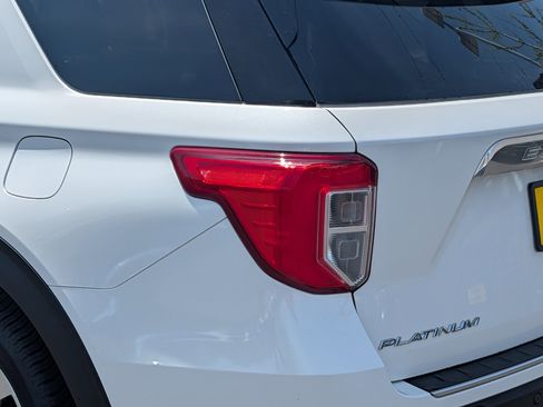 Used 2020 Ford Explorer Platinum w/ Premium Technology Package AWD/4WD image 18