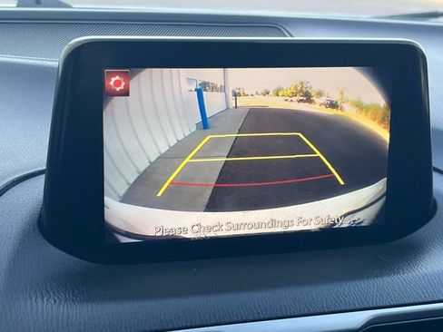 Used 2017 MAZDA MAZDA3 Touring FWD image 16