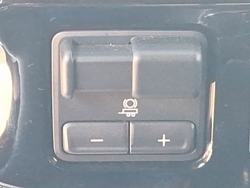 Used 2025 Chevrolet Silverado 1500 LTZ w/ LTZ Premium Package image 45