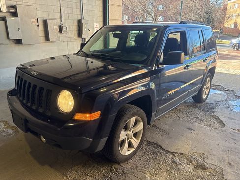 Used 2014 Jeep Patriot Latitude w/ Sun/Sound Group image 7
