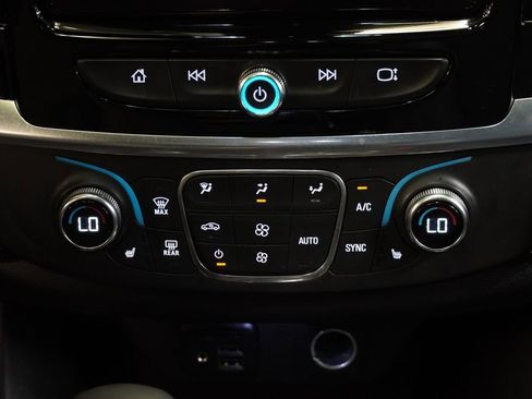Used 2023 Chevrolet Traverse LT w/ LT Premium Package AWD/4WD image 24