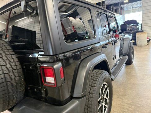 Used 2022 Jeep Wrangler Unlimited Sport w/ Cold Weather Group AWD/4WD image 22
