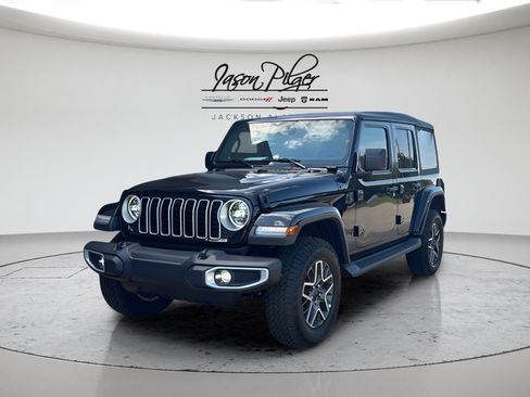 Used 2025 Jeep Wrangler Unlimited Sahara AWD/4WD image 7
