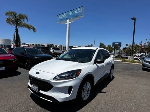 Used 2022 Ford Escape SE FWD image 2