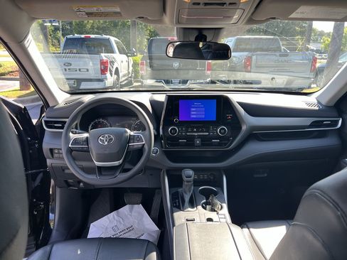Used 2023 Toyota Highlander L FWD image 31