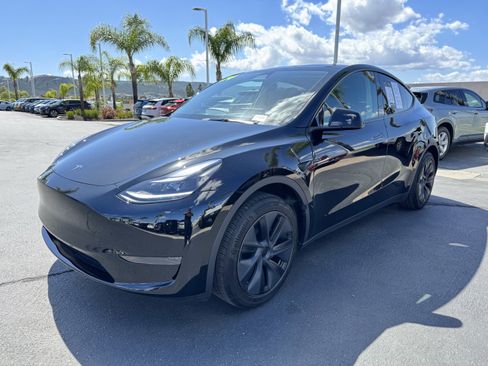 Used 2024 Tesla Model Y Long Range image 5