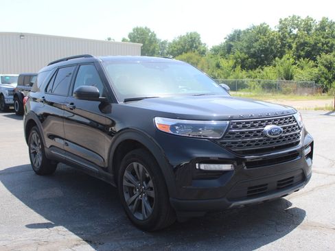 Used 2023 Ford Explorer XLT w/ Equipment Group 202A AWD/4WD image 8