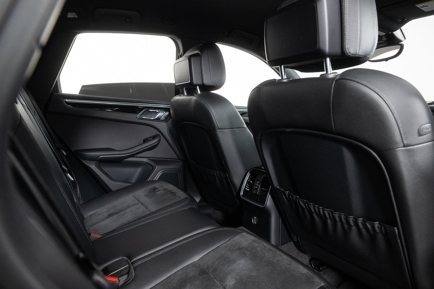 Used 2018 Porsche Macan AWD/4WD image 22