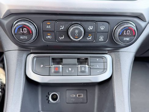 Used 2020 GMC Acadia SLT AWD/4WD image 18