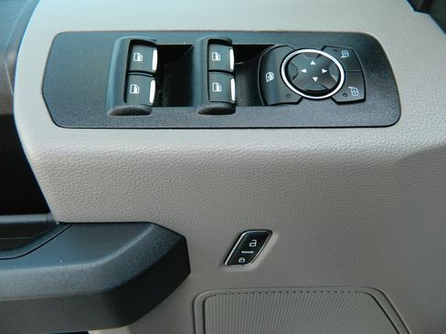 Used 2017 Ford F150 XL w/ Equipment Group 101A Mid AWD/4WD image 17