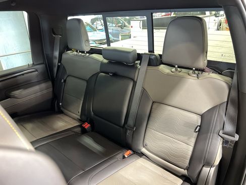 Used 2024 Chevrolet Silverado 2500 ZR2 w/ Technology Package image 37