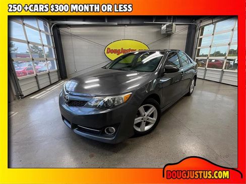 Used 2014 Toyota Camry SE FWD image 1