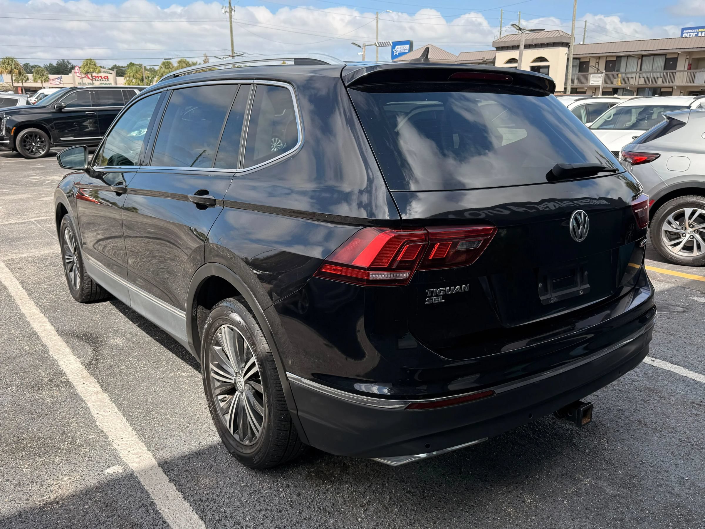 Used 2019 Volkswagen Tiguan SEL AWD/4WD image 4