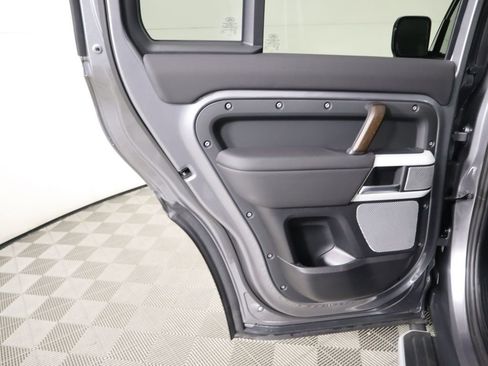 Used 2024 Land Rover Defender 130 S image 27