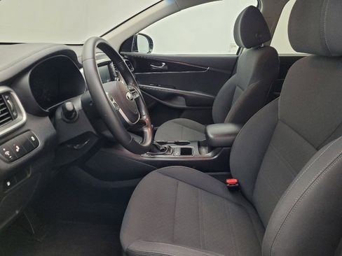 Used 2019 Kia Sorento S image 17