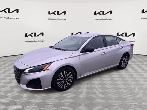 Used 2024 Nissan Altima 2.5 SV FWD image 1