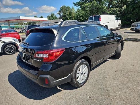 Used 2018 Subaru Outback 2.5i Premium AWD/4WD image 3