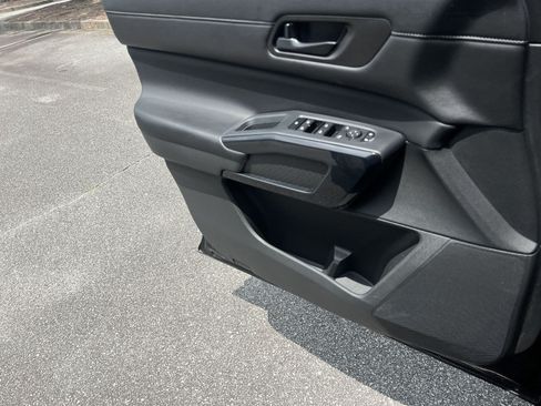 Used 2024 Nissan Pathfinder S FWD image 14